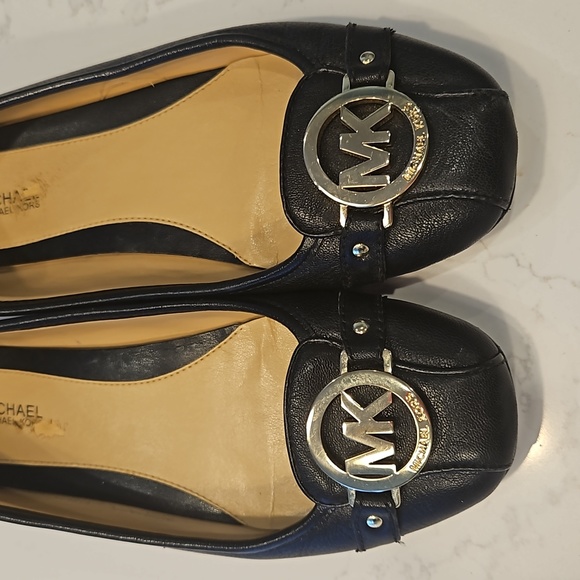 Michael Kors black Signature Ballet Flats with gold emblem. Size 8M. - Picture 8 of 9